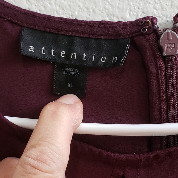 Attention burgendy cold shoulder blouse size XL - Picture 4 of 5